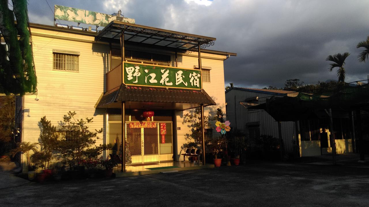 Sun Moon Lake Wild Flower Bed and Breakfast Yuchi Exteriör bild